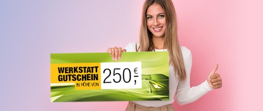 Werkstattgutschein Eine Frau mit einem Werkstattgutschein